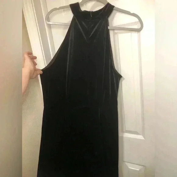 Beaded Mock-Neck Velvet Jumpsuit Multiple sizes - Picture 12 of 15